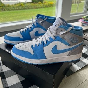 Jordan 1 Mid University Blue Gray